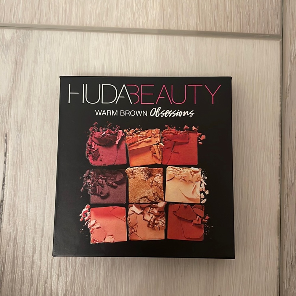 Huda Beauty Warm Brown Obsessions eyeshadow palette